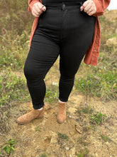 Load image into Gallery viewer, Krissy Black Jeans - Curvy (KanCan)
