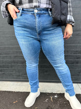Load image into Gallery viewer, Beth Jeans - Curvy

