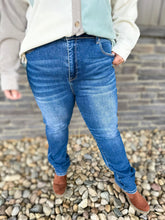 Load image into Gallery viewer, Presley Jeans - Curvy
