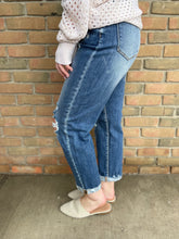 Load image into Gallery viewer, Mindy Boyfriend Jeans
