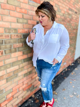 Load image into Gallery viewer, Mindy Boyfriend Jeans- Curvy
