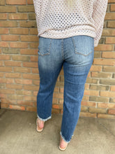 Load image into Gallery viewer, Mindy Boyfriend Jeans
